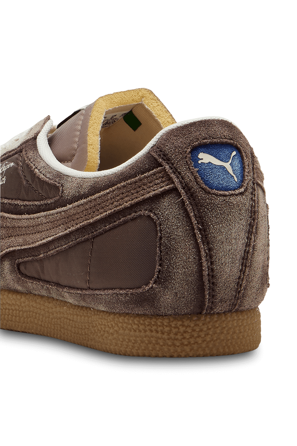 תמונת תקריב של קידסופר X פומה נעלי סניקרס