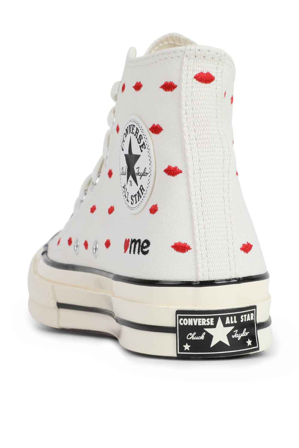 תמונה אחורית של סניקרס צ'אק 70 ולנטיין דיי לבנות