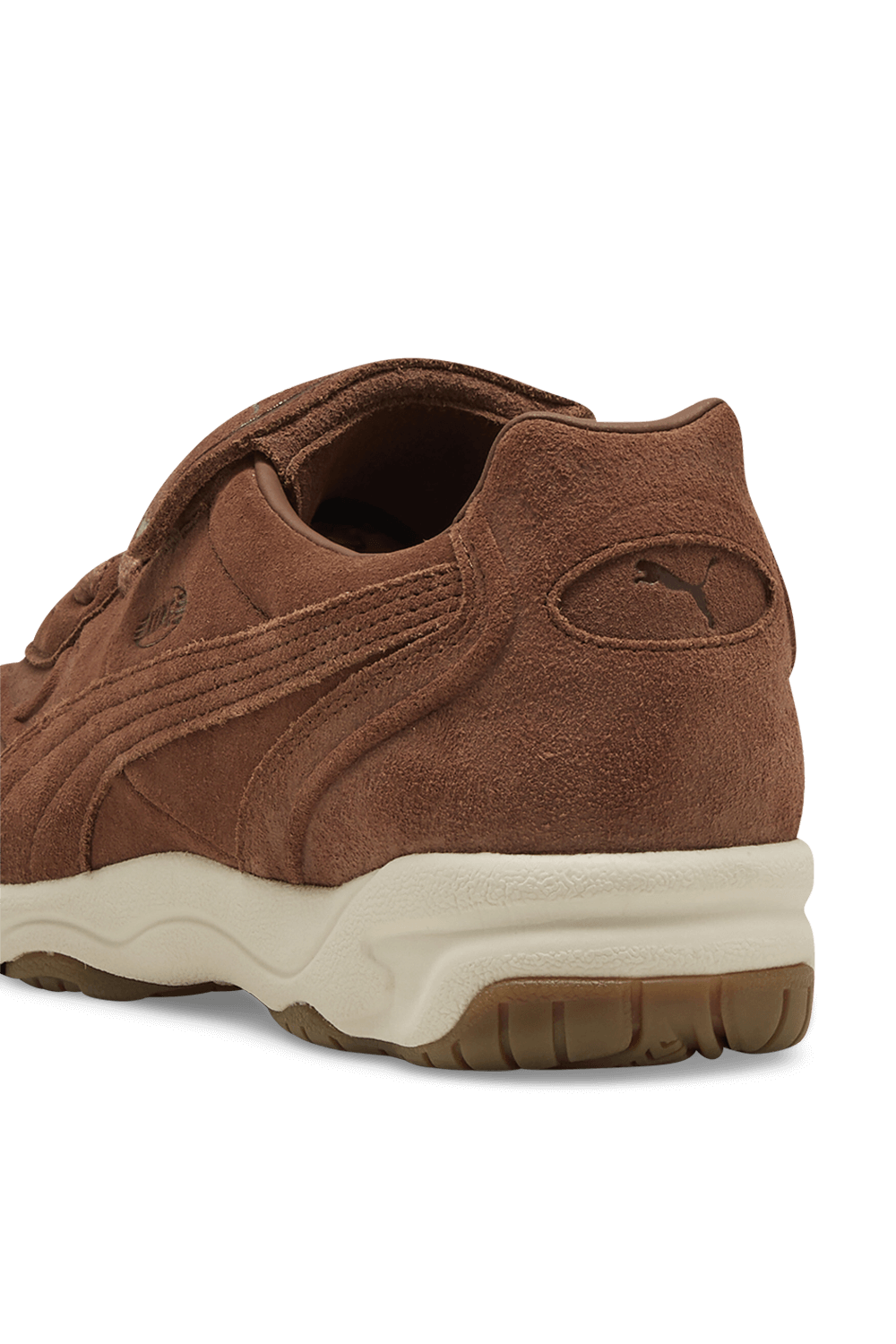 תמונת תקריב של נעלי סניקרס קינג אינדור