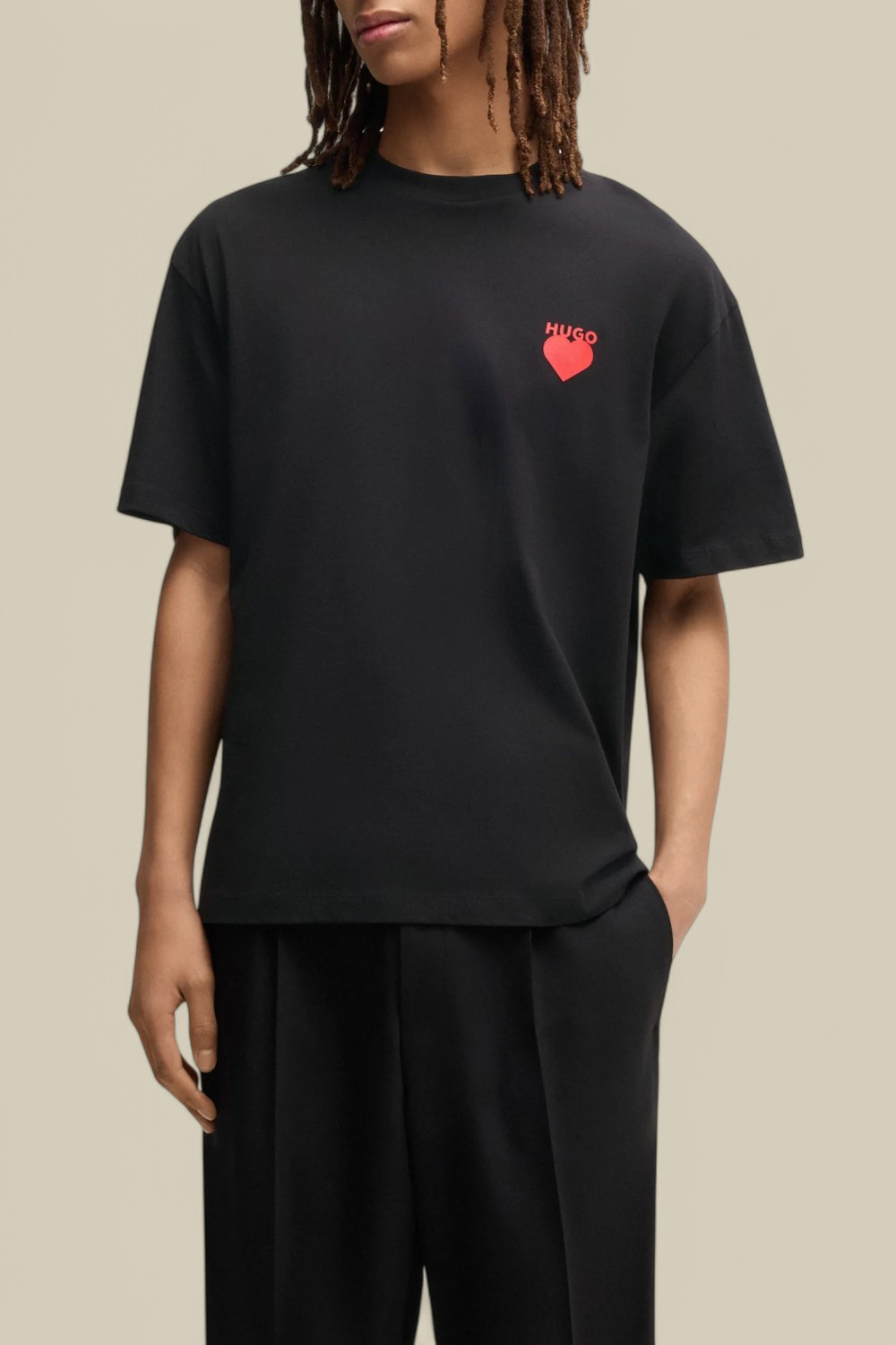 תמונת דוגמן קידמית של חולצת טי עם הדפס