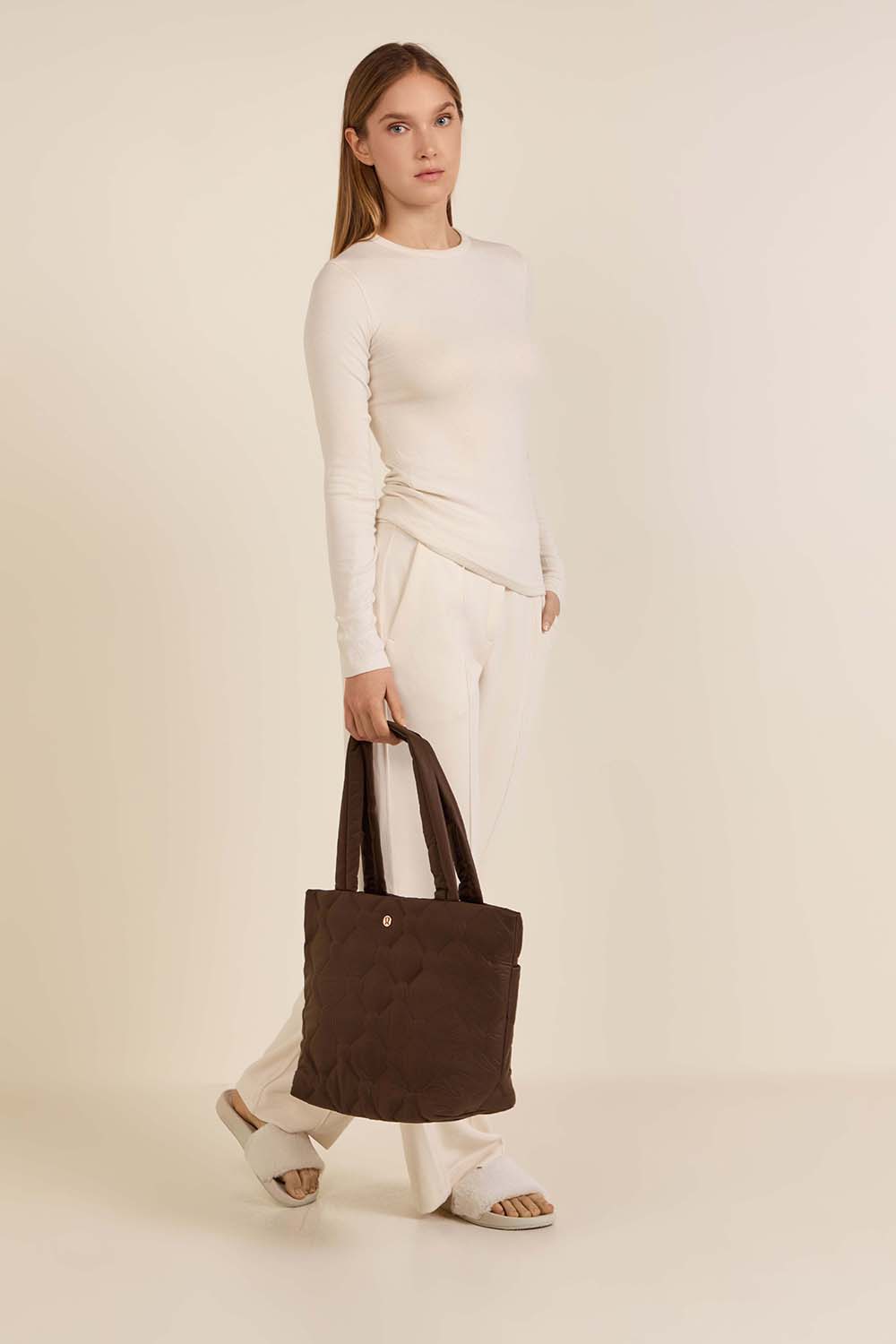 תמונת דוגמן קידמית של Quilty Pleasures Tote Bag Medium 12