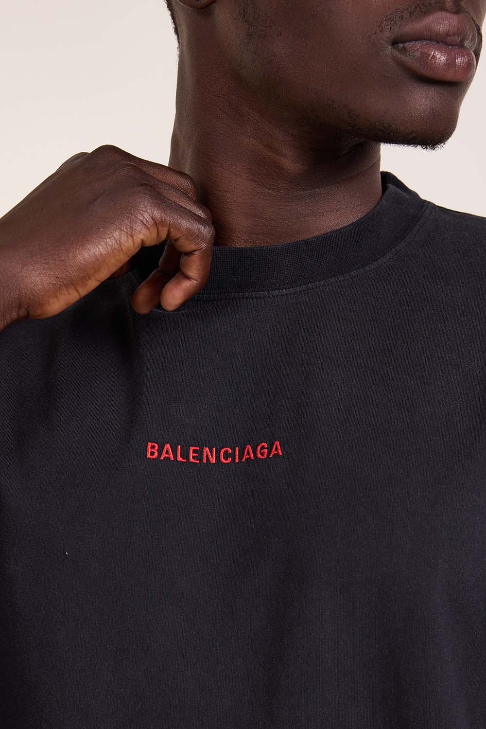 תמונת תקריב דוגמן של חולצת טי