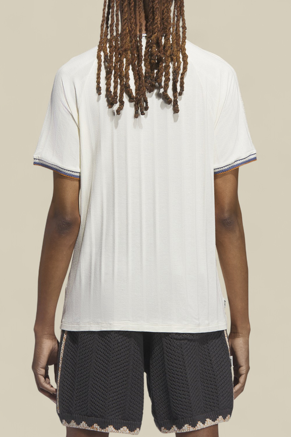 תמונת דוגמן אחורית של אדידס X קלוט חולצת ריב