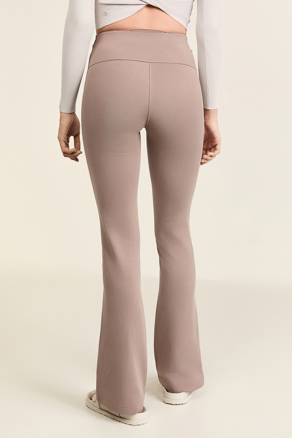 תמונת דוגמן אחורית של Brushed Softstreme Ribbed Zip Flared Pant 32.5