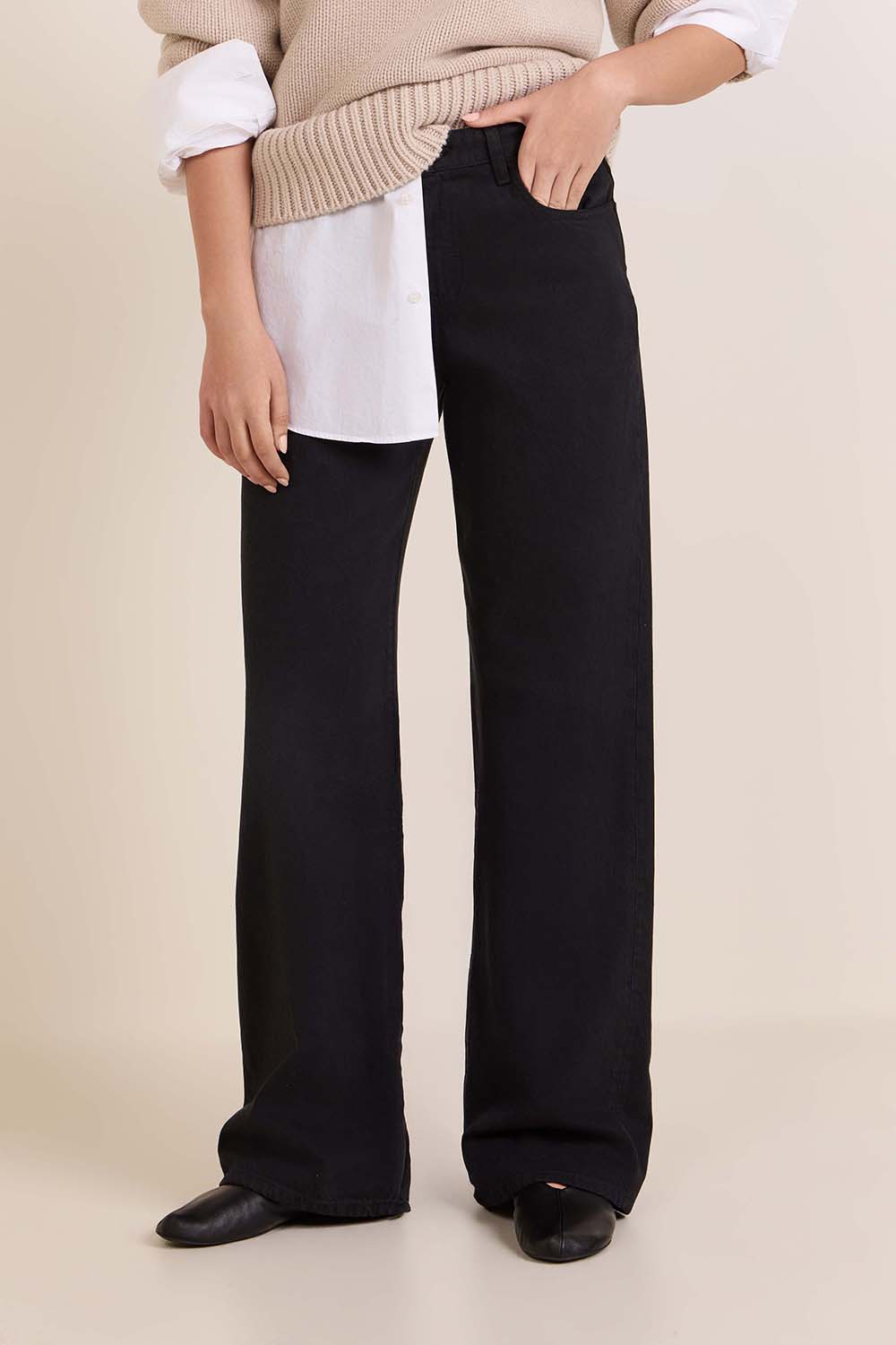 תמונת דוגמן קידמית של מכנסי ג'ינס בגזרה רחבה