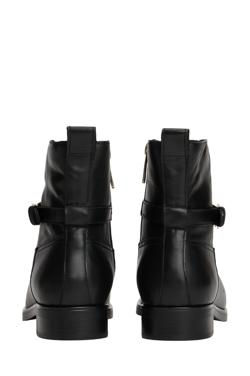 תמונת תקריב של מגפוני עור