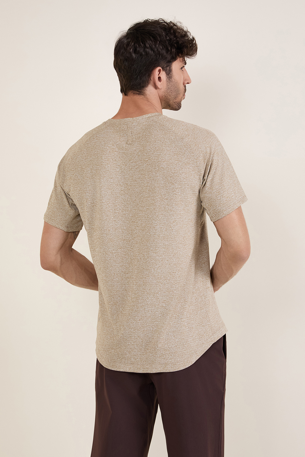 תמונת דוגמן אחורית של License to Train Short Sleeve