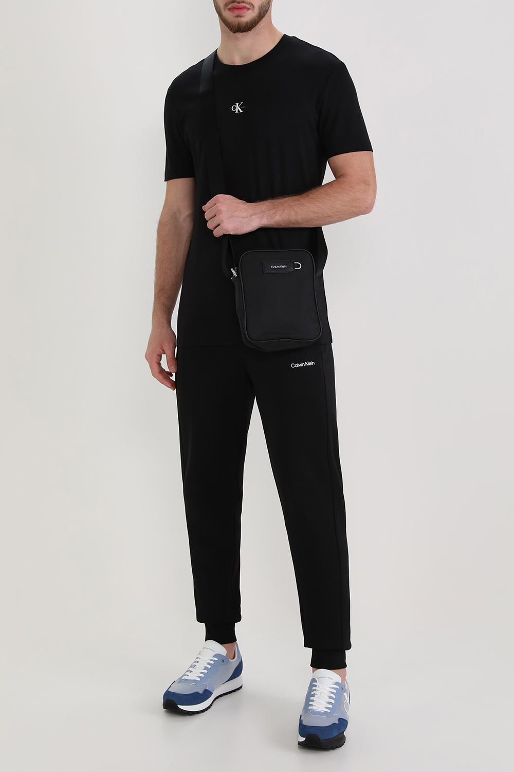 תמונת דוגמן קידמית של תיק קרוס מסיבים ממוחזרים