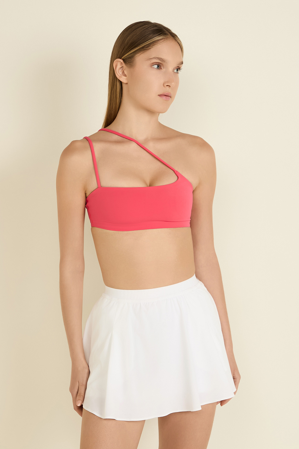 תמונת דוגמן קידמית של Nulu&trade; Strappy One-Shouler Bra