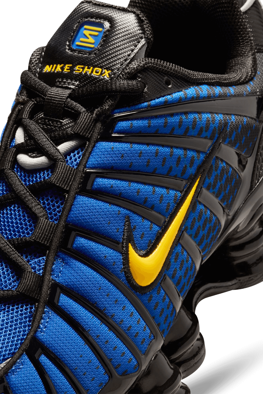 תמונת פנים של נעלי סניקרס שוקס טי.אל