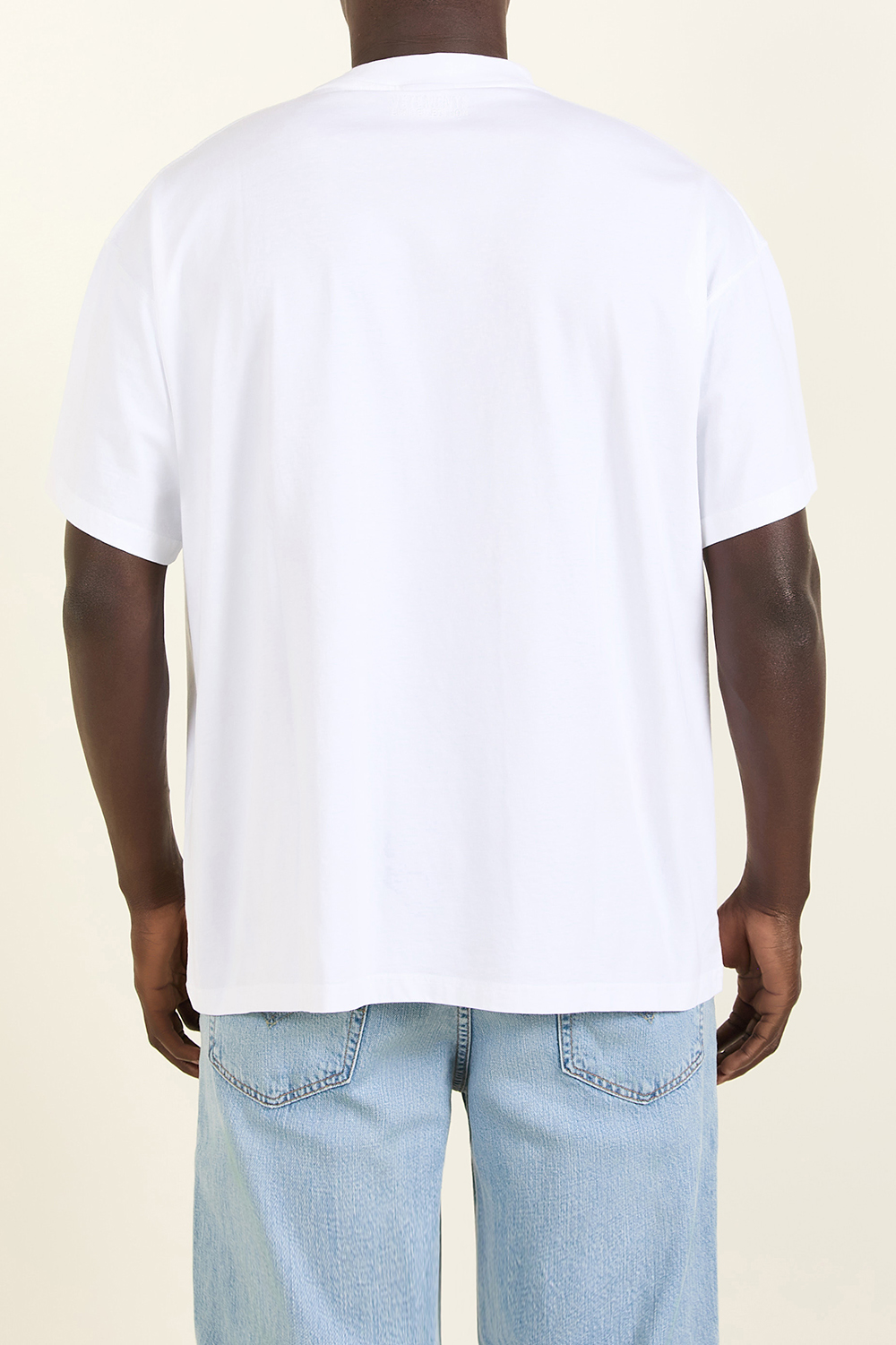 תמונת תקריב דוגמן של חולצת טי