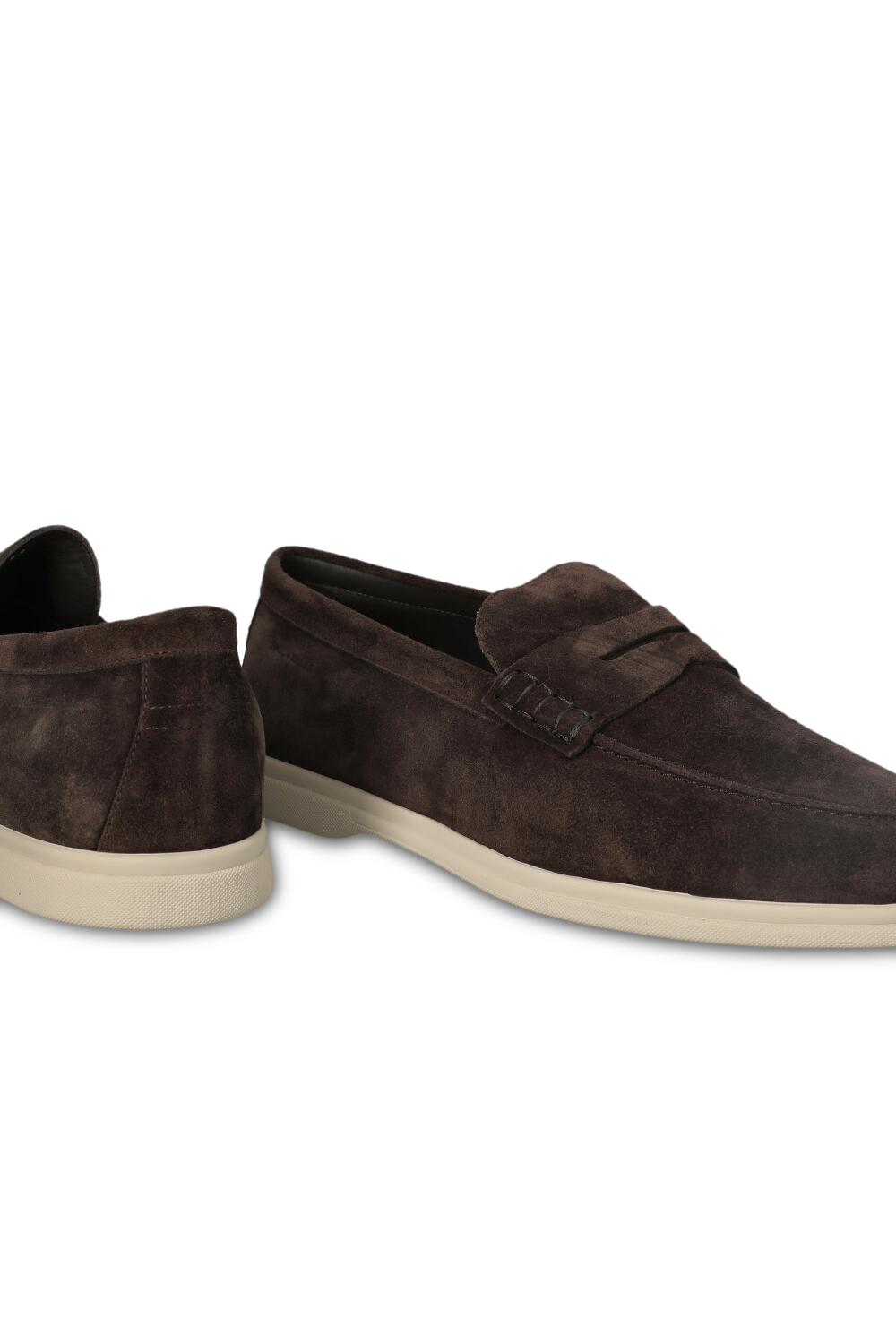 תמונת תקריב של נעלי מוקסינים