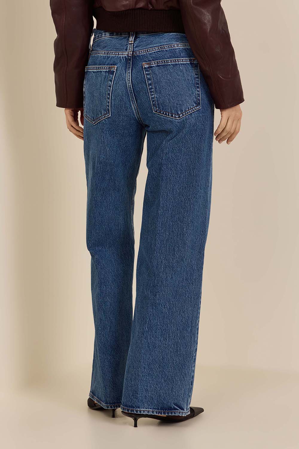 תמונת דוגמן אחורית של מכנסי ג'ינס