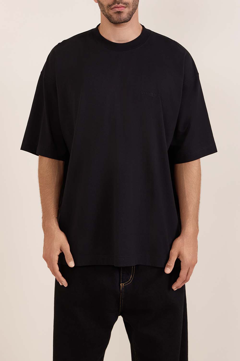 תמונת דוגמן קידמית של חולצת טי