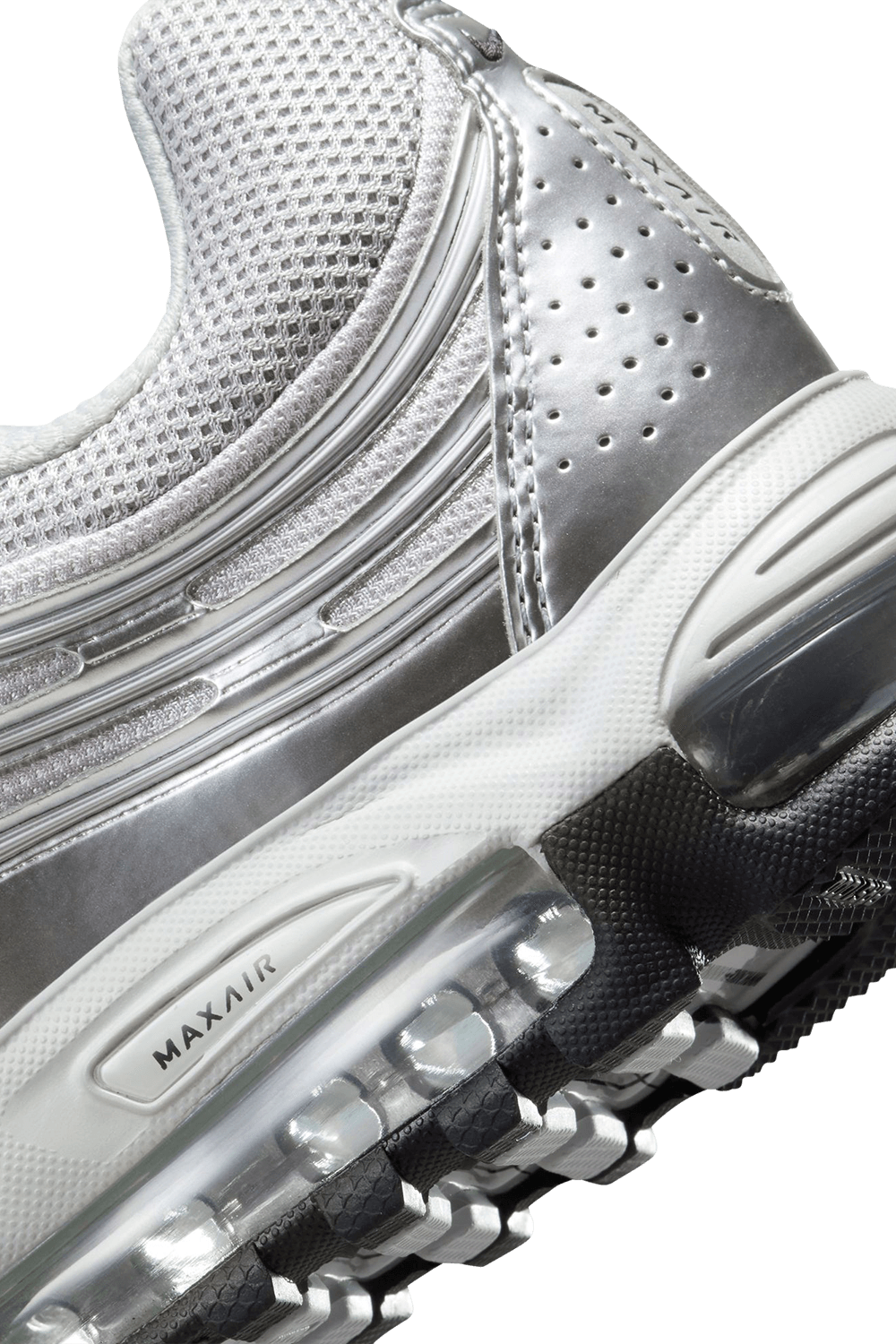 תמונת תקריב של נעלי סניקרס אייר מקס טי. אל 2.5