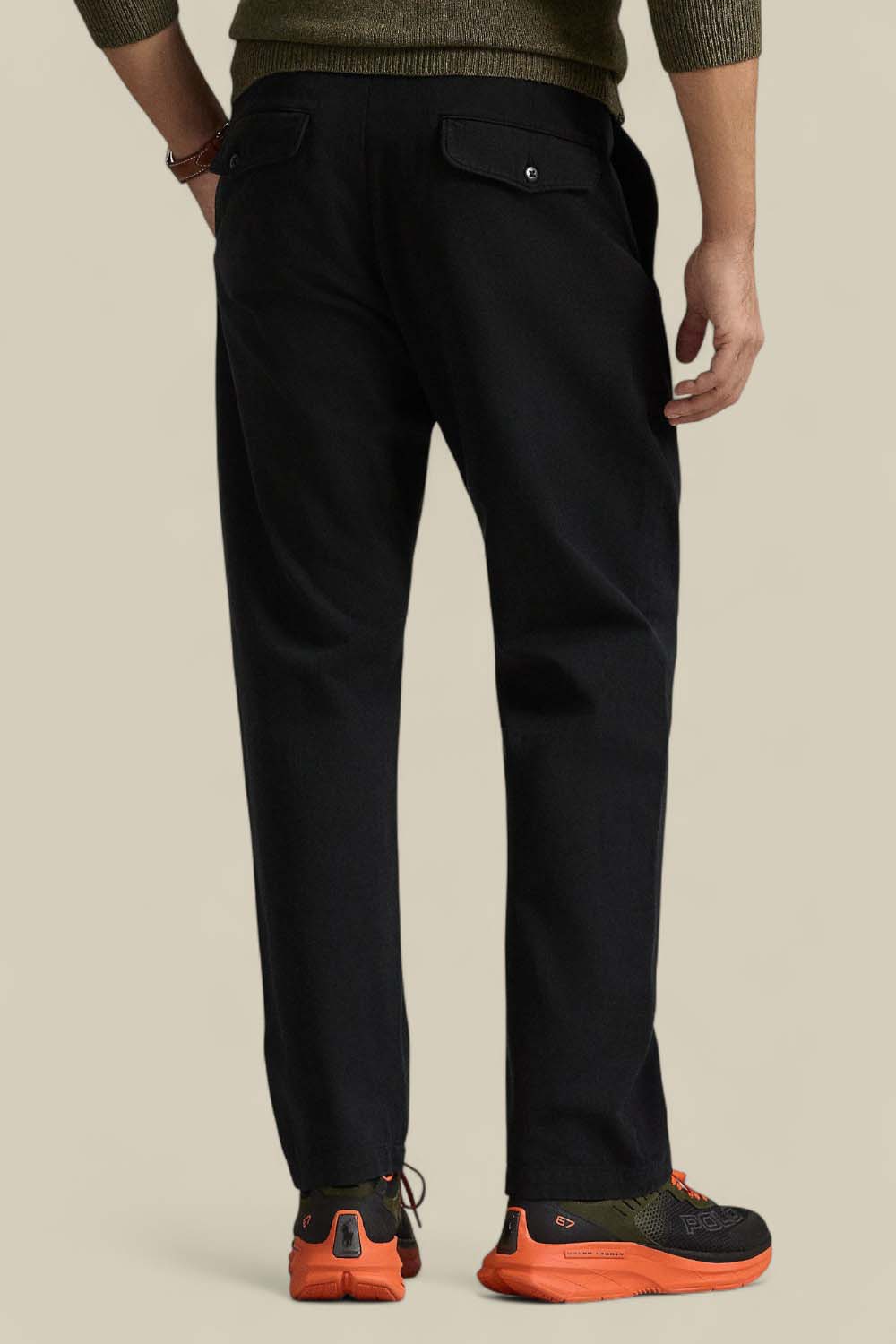 תמונת דוגמן אחורית של מכנסי צ'ינו סלינגר