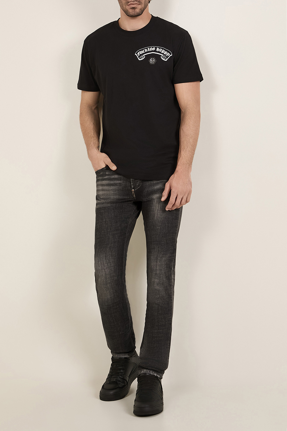 תמונת דוגמן קידמית של נעלי סניקרס