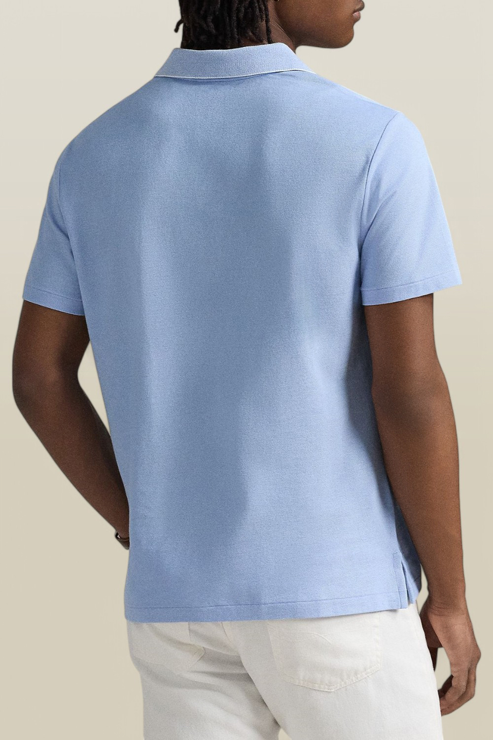 תמונת דוגמן אחורית של חולצת פולו