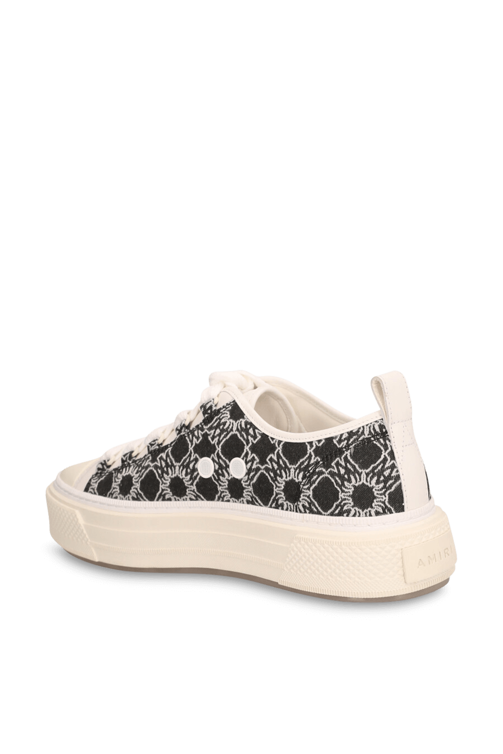 תמונה אחורית של נעלי סניקרס