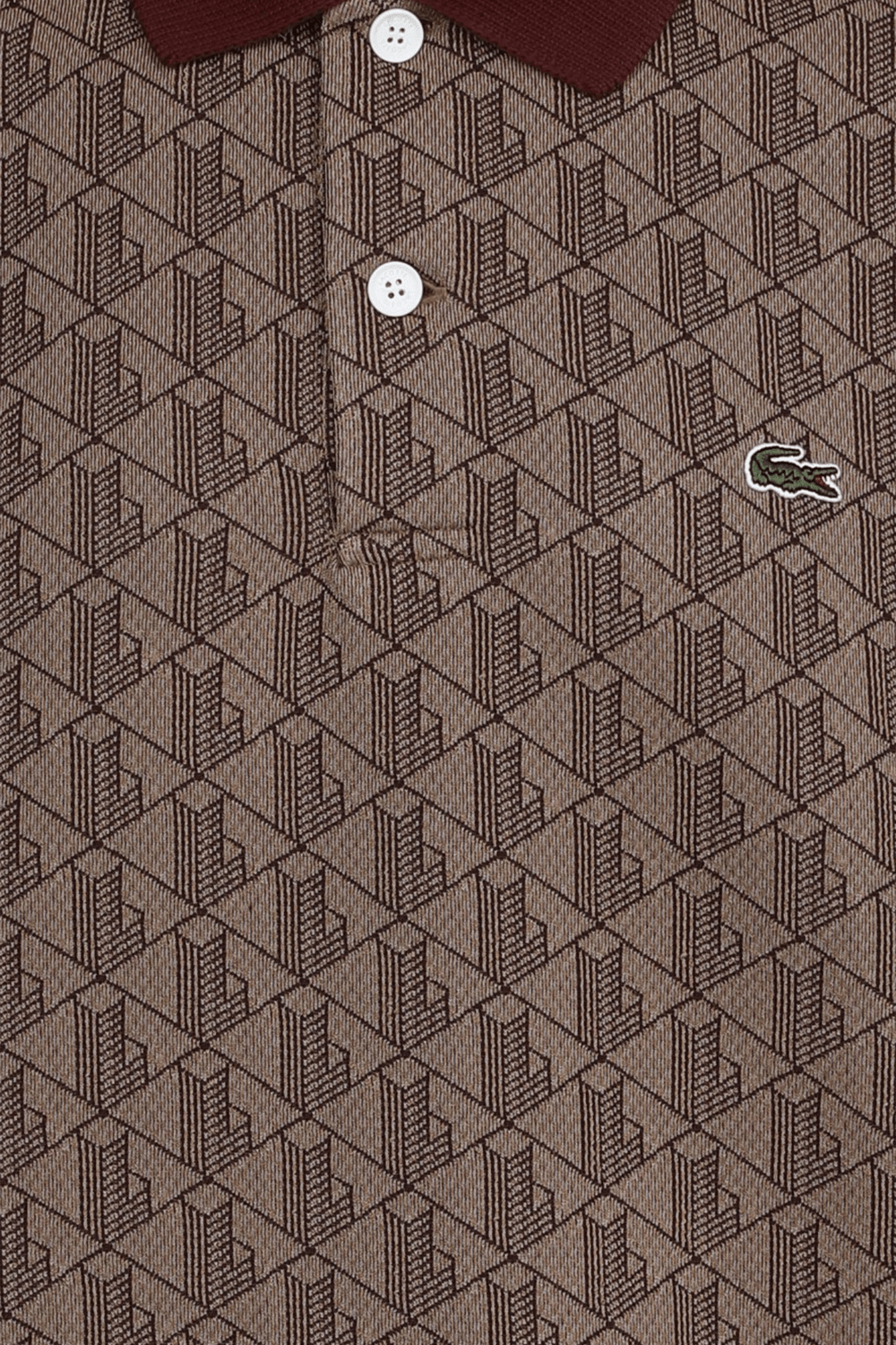 תמונה אחורית של חולצת פולו עם טקסטורה