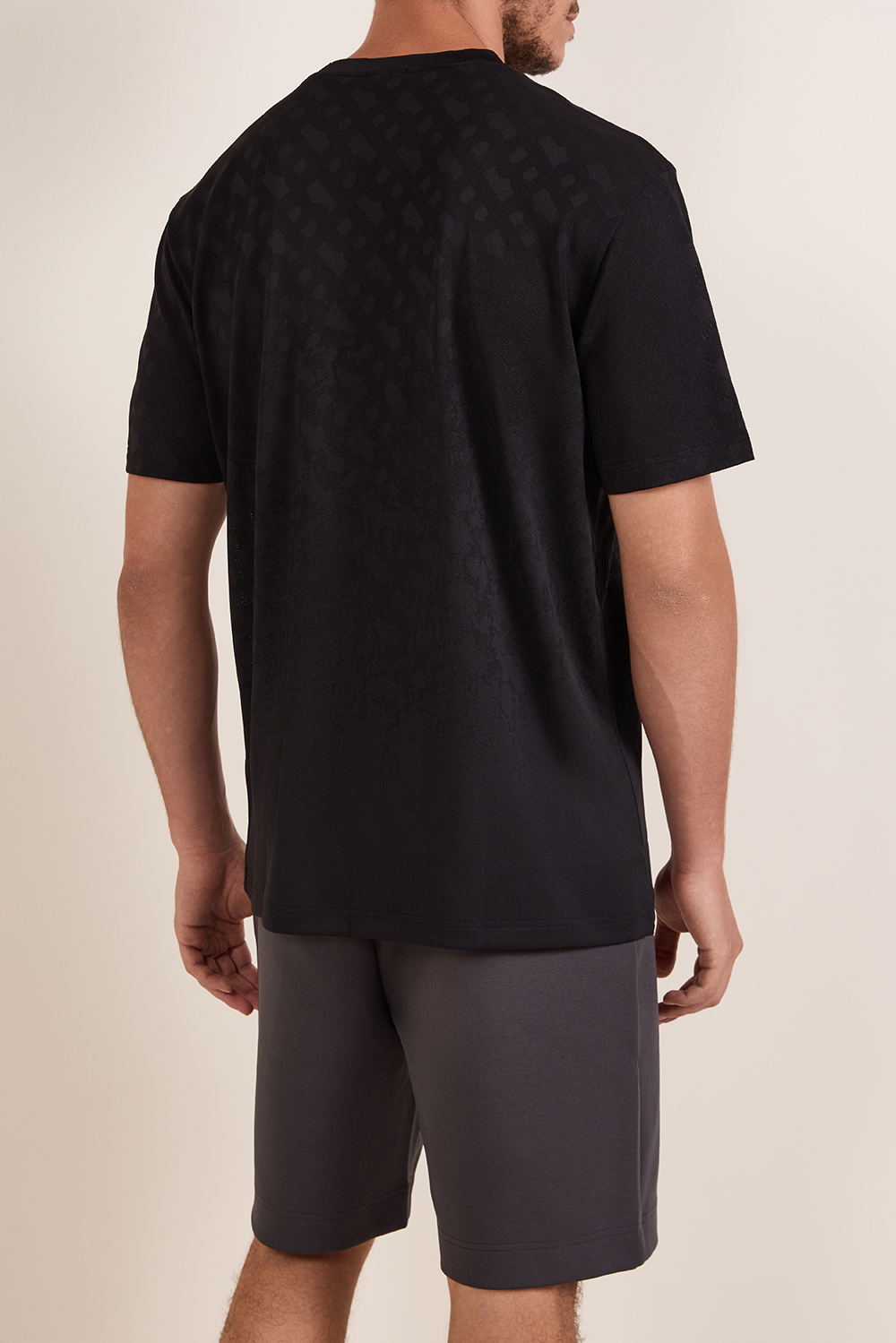 תמונת דוגמן אחורית של חולצת טי לוגו