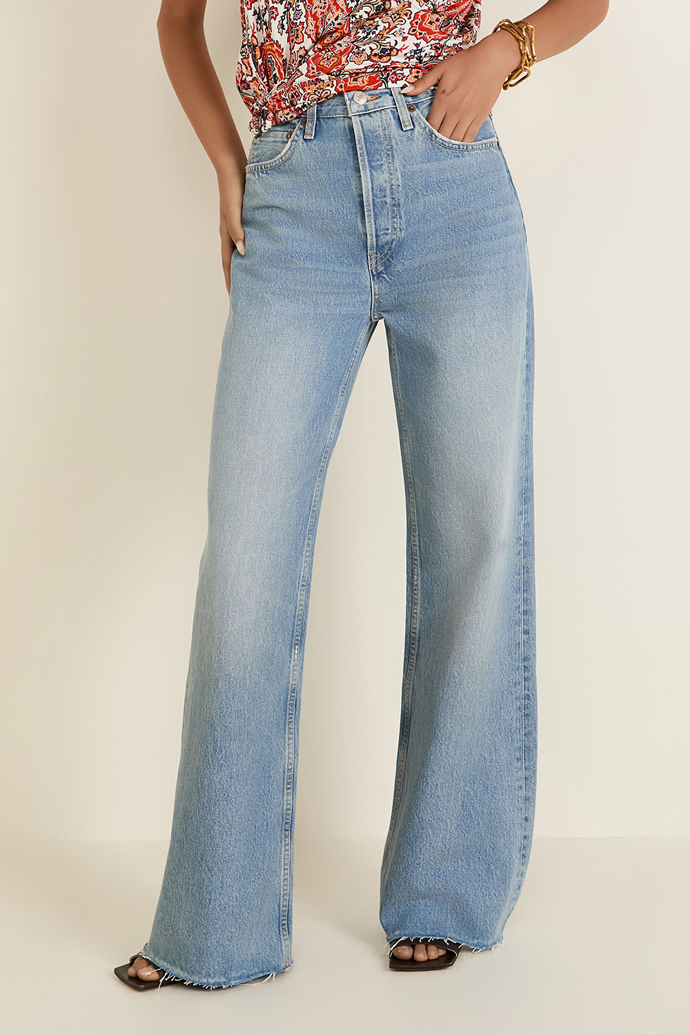 תמונת דוגמן קידמית של מכנסי ג'ינס היי רייז 70