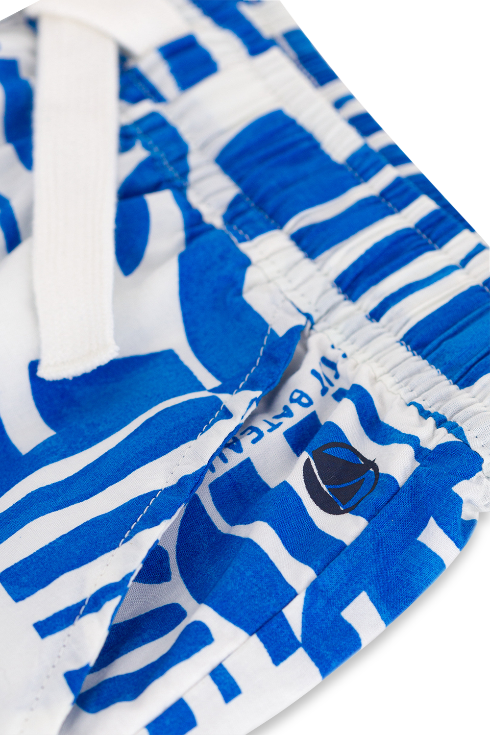 תמונת תקריב של מכנסי ברמודה - גילאי 3-5 שנים