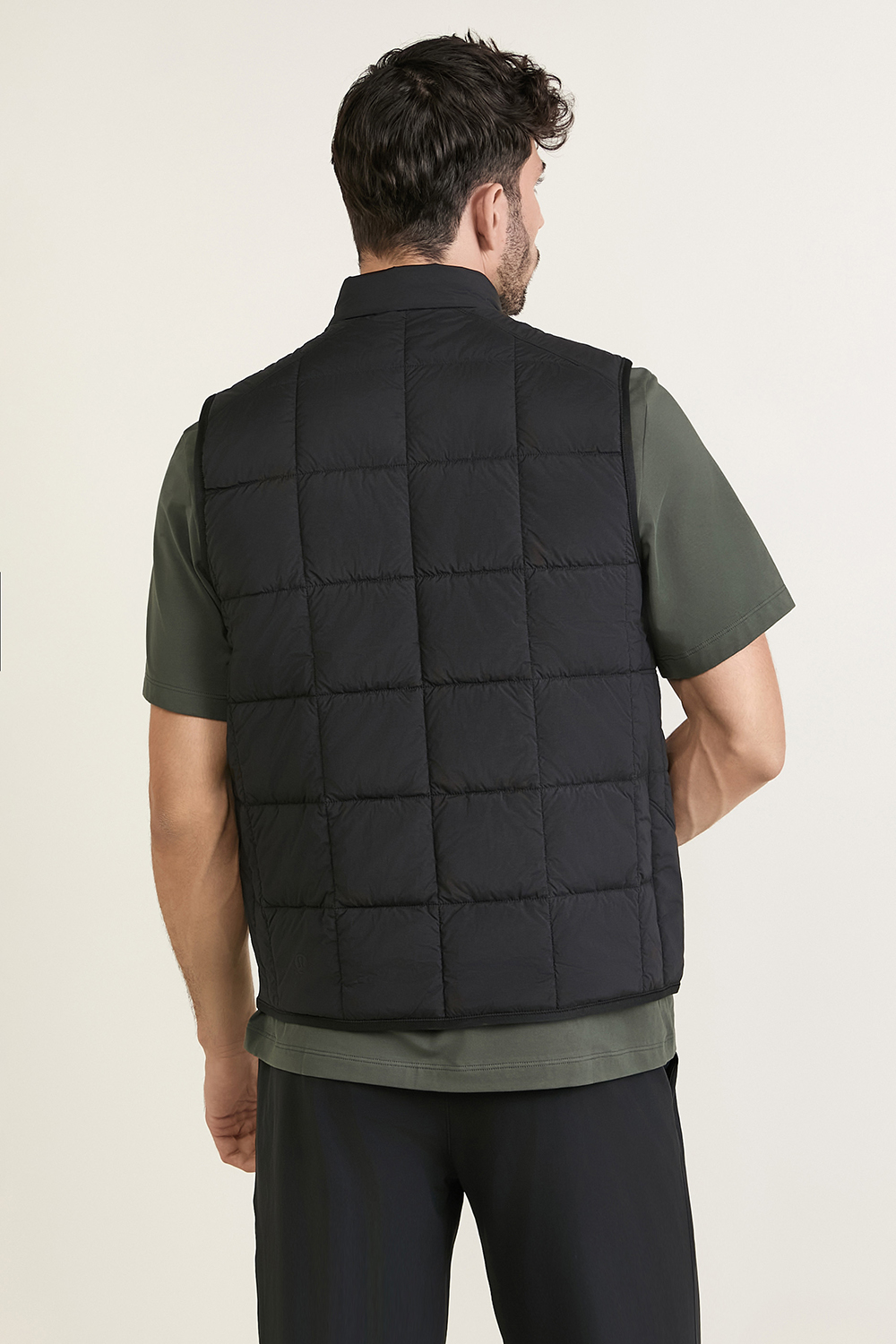 תמונת דוגמן אחורית של Route Ready Lightweight Insulated Vest