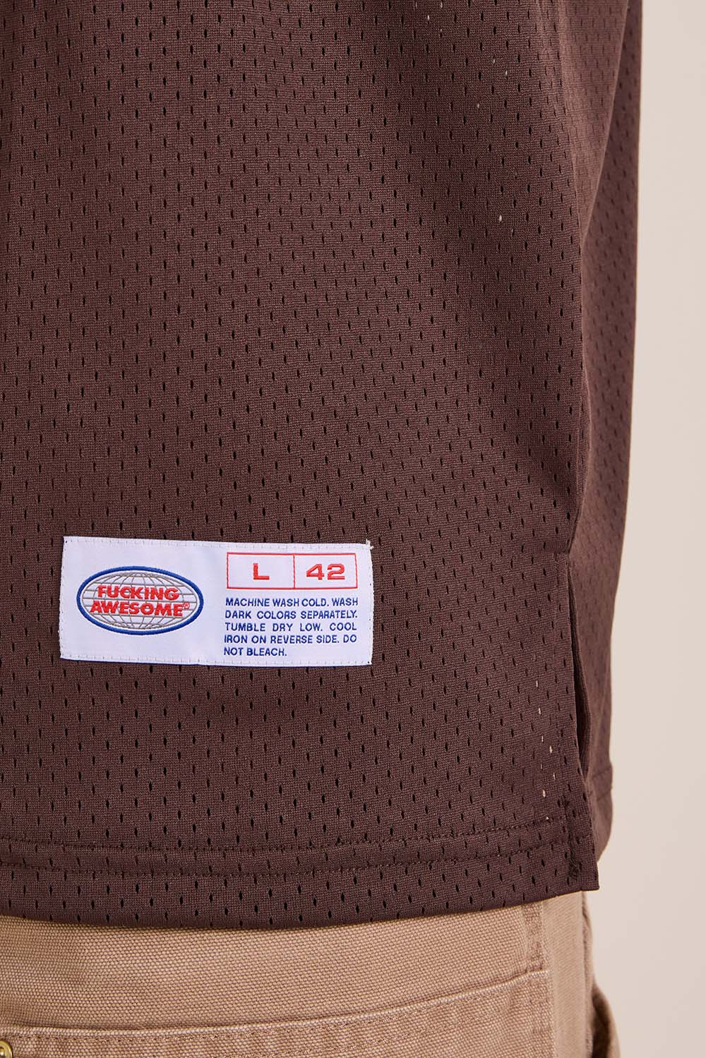 תמונת דוגמן אחורית של חולצת טי רשת