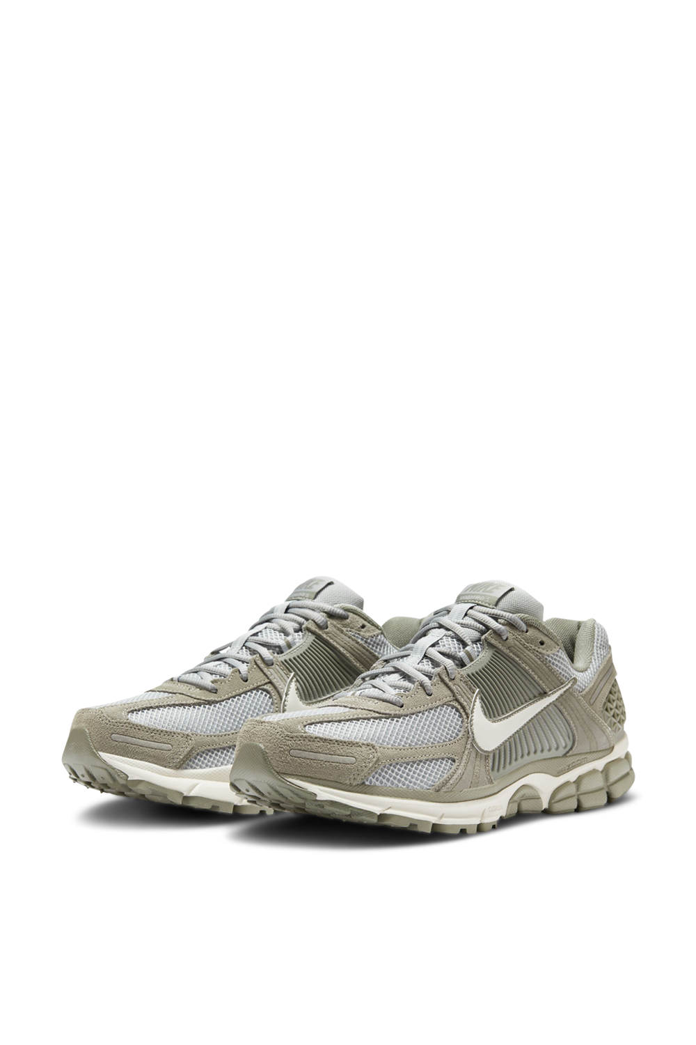 נעלי סניקרס זום וומרו 5