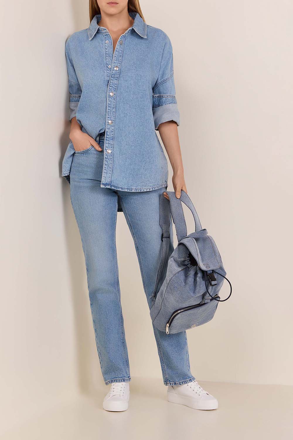 תמונת דוגמן קידמית של נעלי סניקרס פלטפורמה