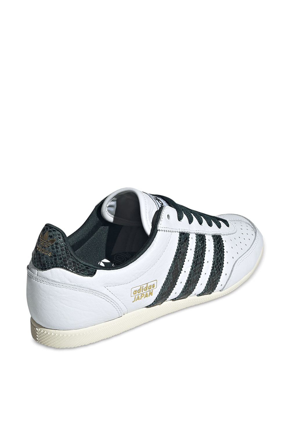 תמונת תקריב של נעלי סניקרס יפן