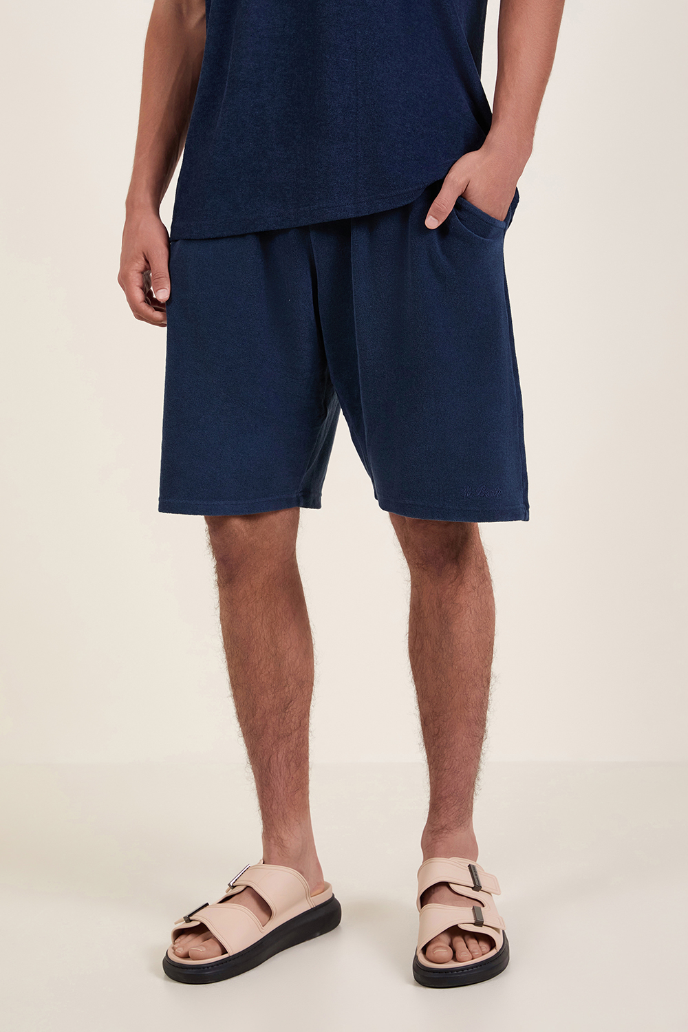 תמונת דוגמן קידמית של מכנסיים קצרים