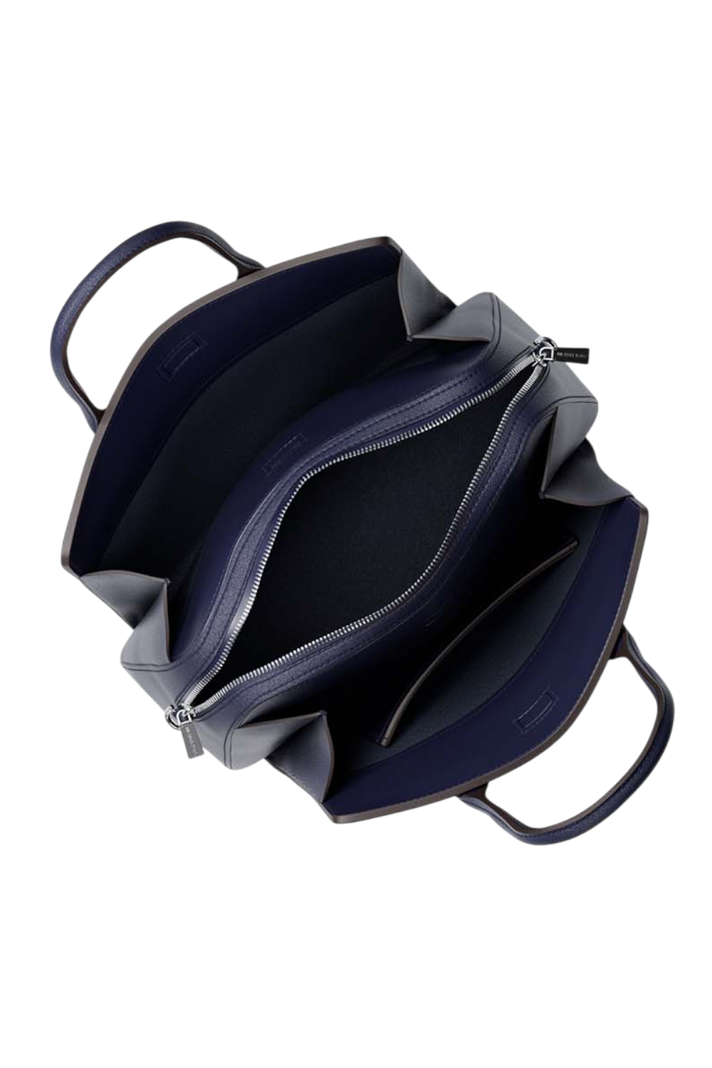 תמונת תקריב של תיק נשיאה ליילה מדיום