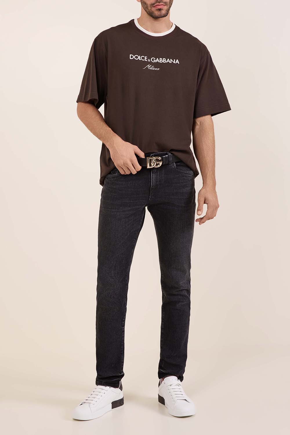 תמונת דוגמן קידמית של נעלי סניקרס