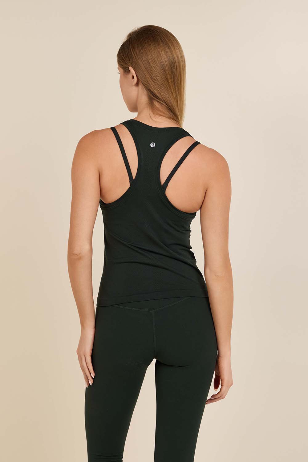 תמונת דוגמן אחורית של Swiftly Tech Racerback Tank 2.0 Race