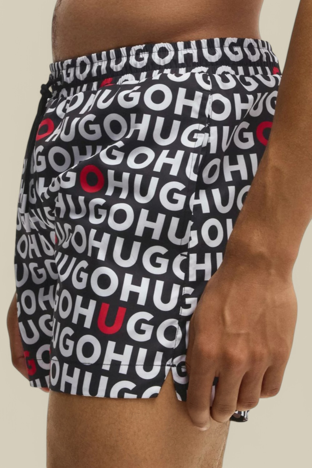 תמונת תקריב דוגמן של מכנסי בגד ים