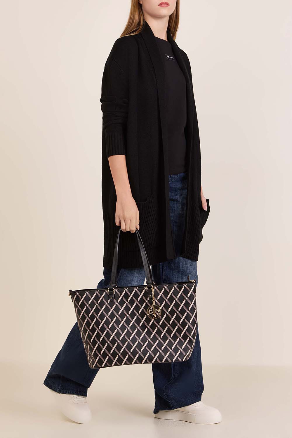 תמונת דוגמן קידמית של תיק נשיאה