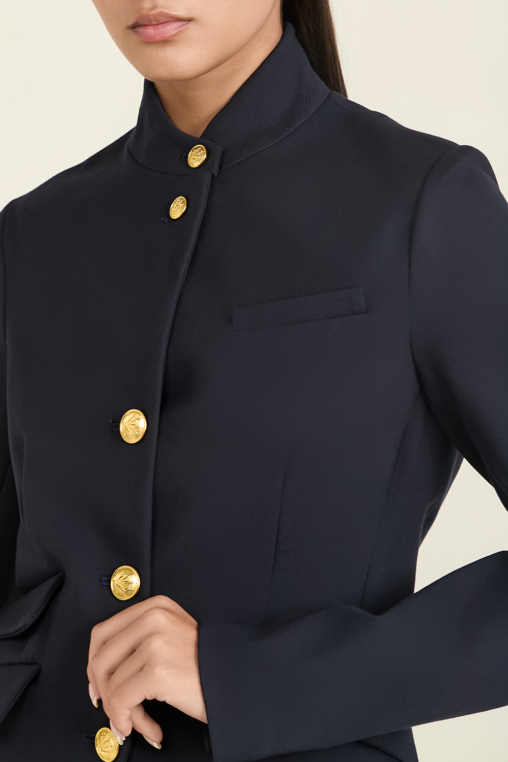 תמונת תקריב דוגמן של ז'קט סלים פיט