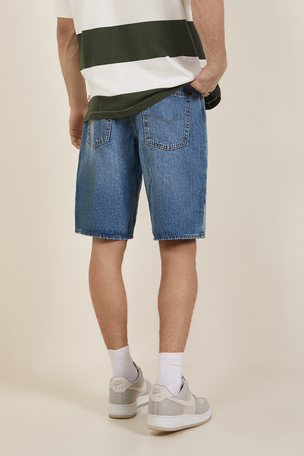 תמונת דוגמן אחורית של מכנסי ג'ינס קצרים 478