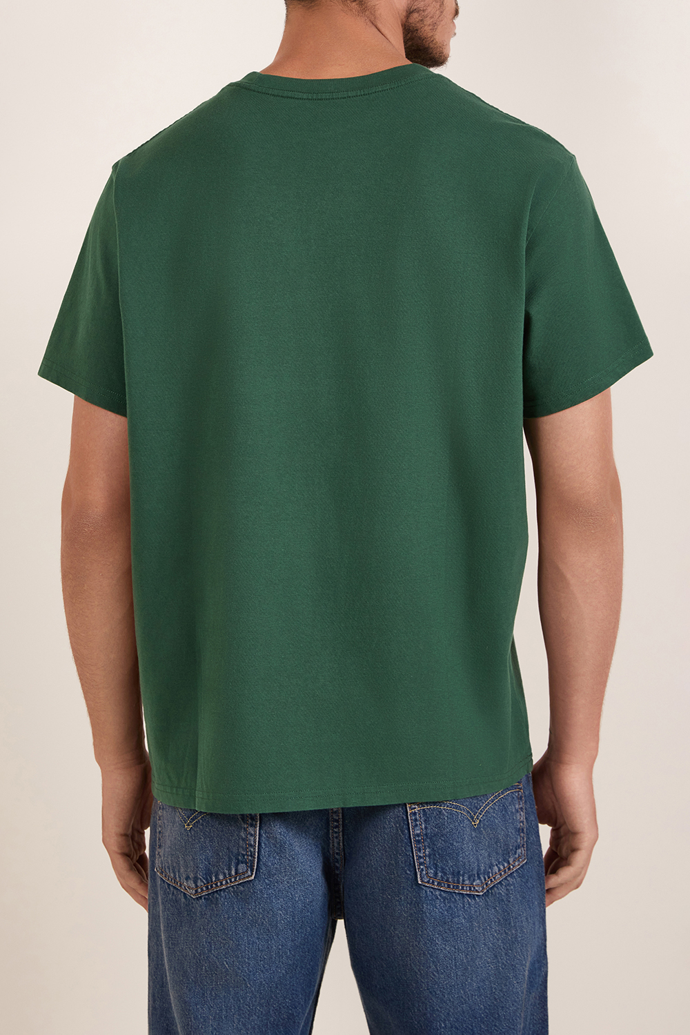 תמונת דוגמן אחורית של חולצת טי