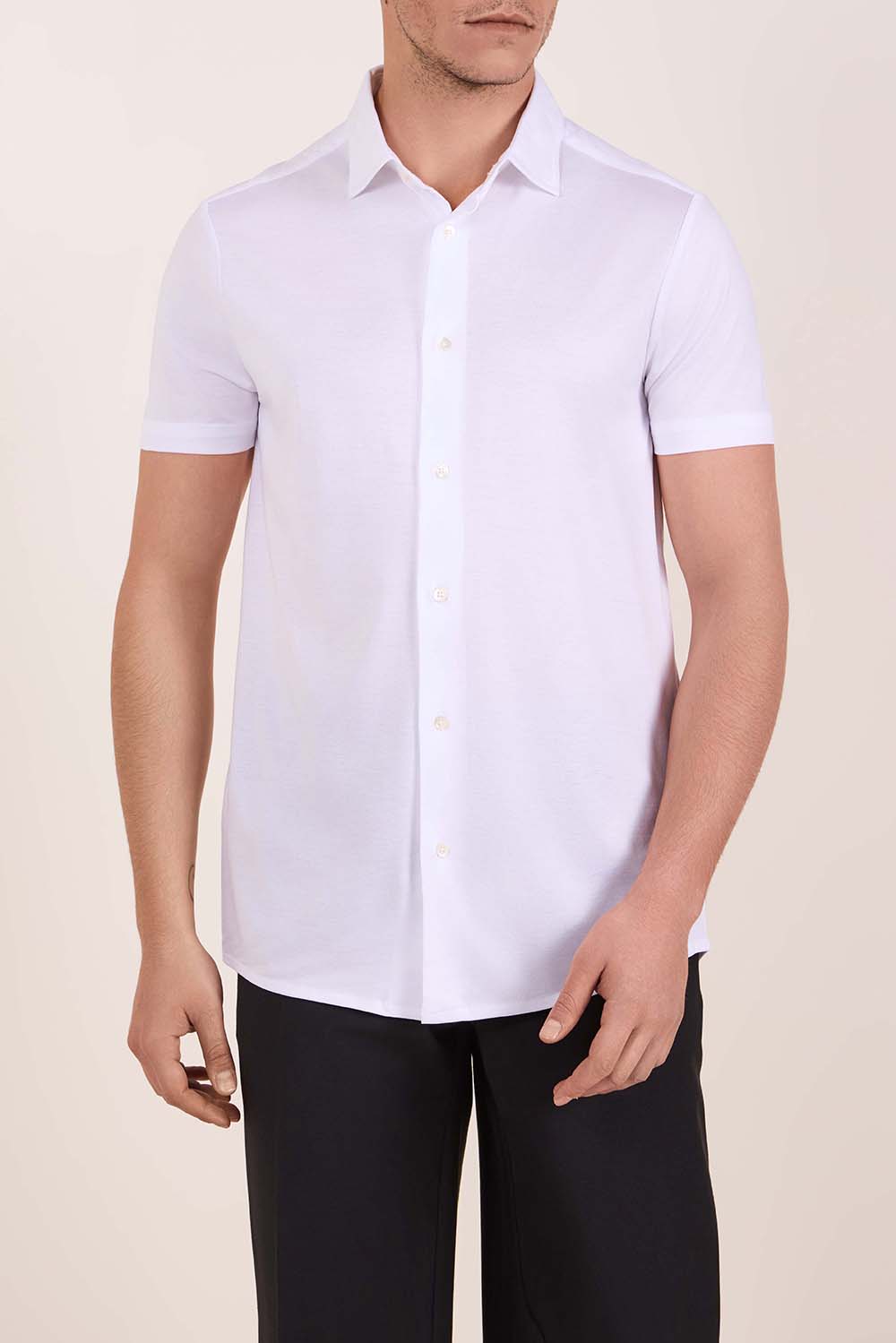 תמונת דוגמן קידמית של חולצת כפתורים