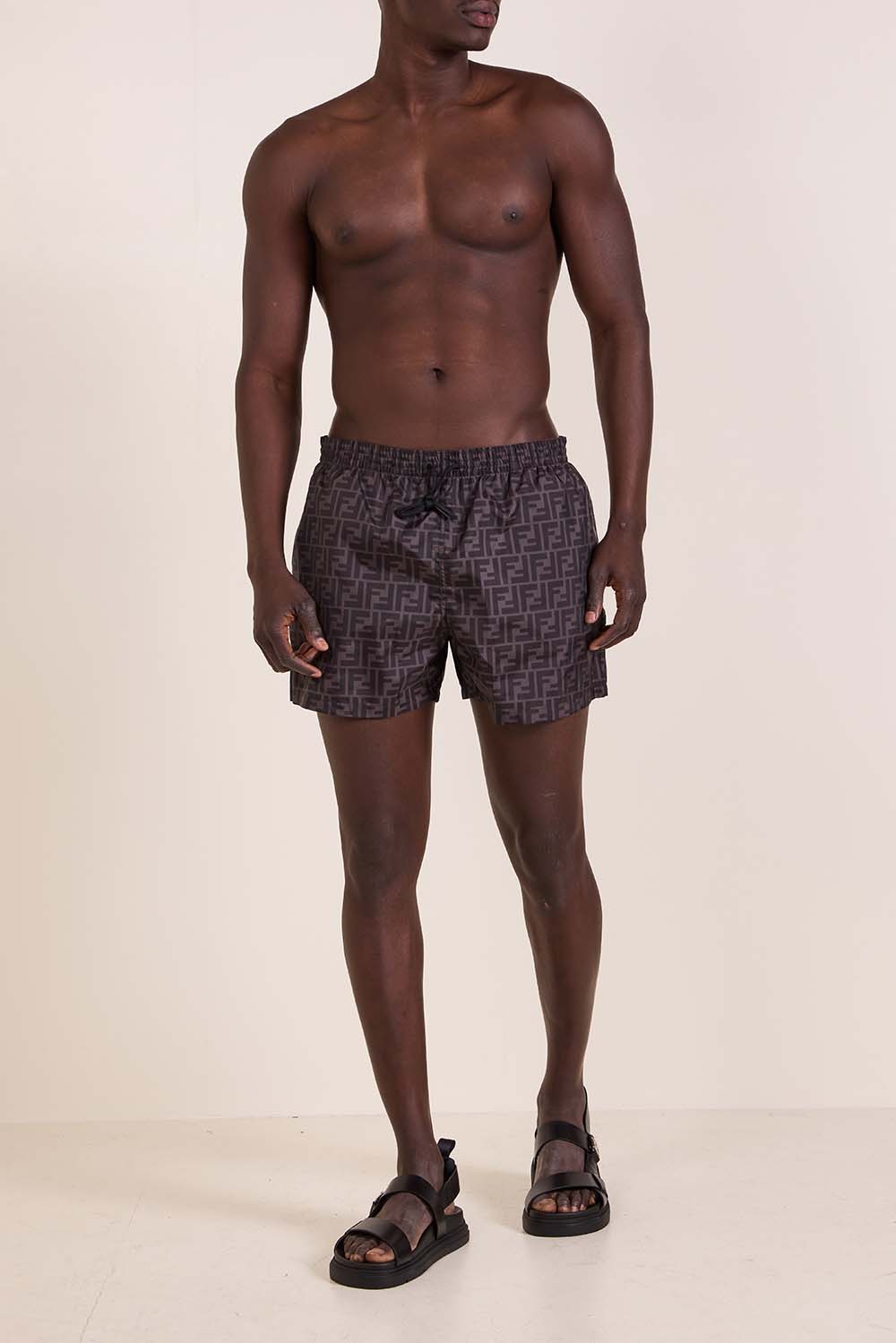 תמונת דוגמן קידמית של סנדלים