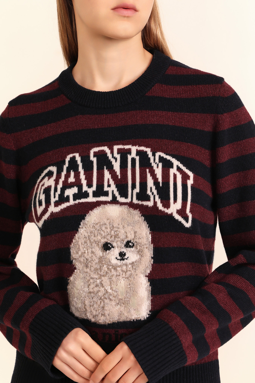 תמונת תקריב דוגמן של חולצת סריג