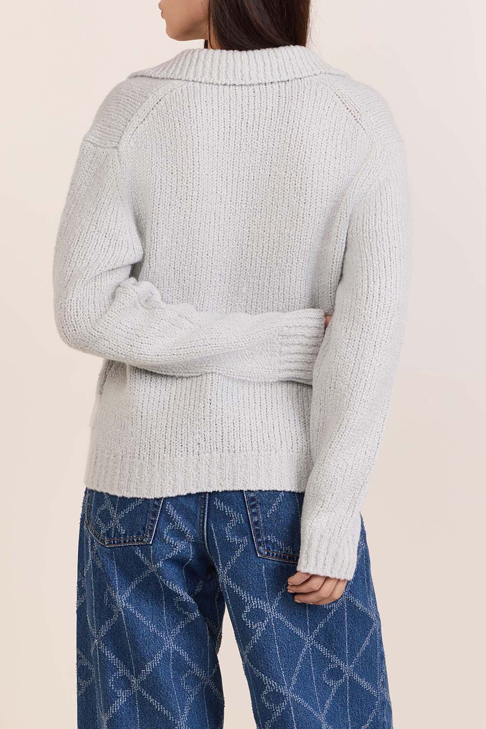 תמונת דוגמן אחורית של סריג פולו צמר