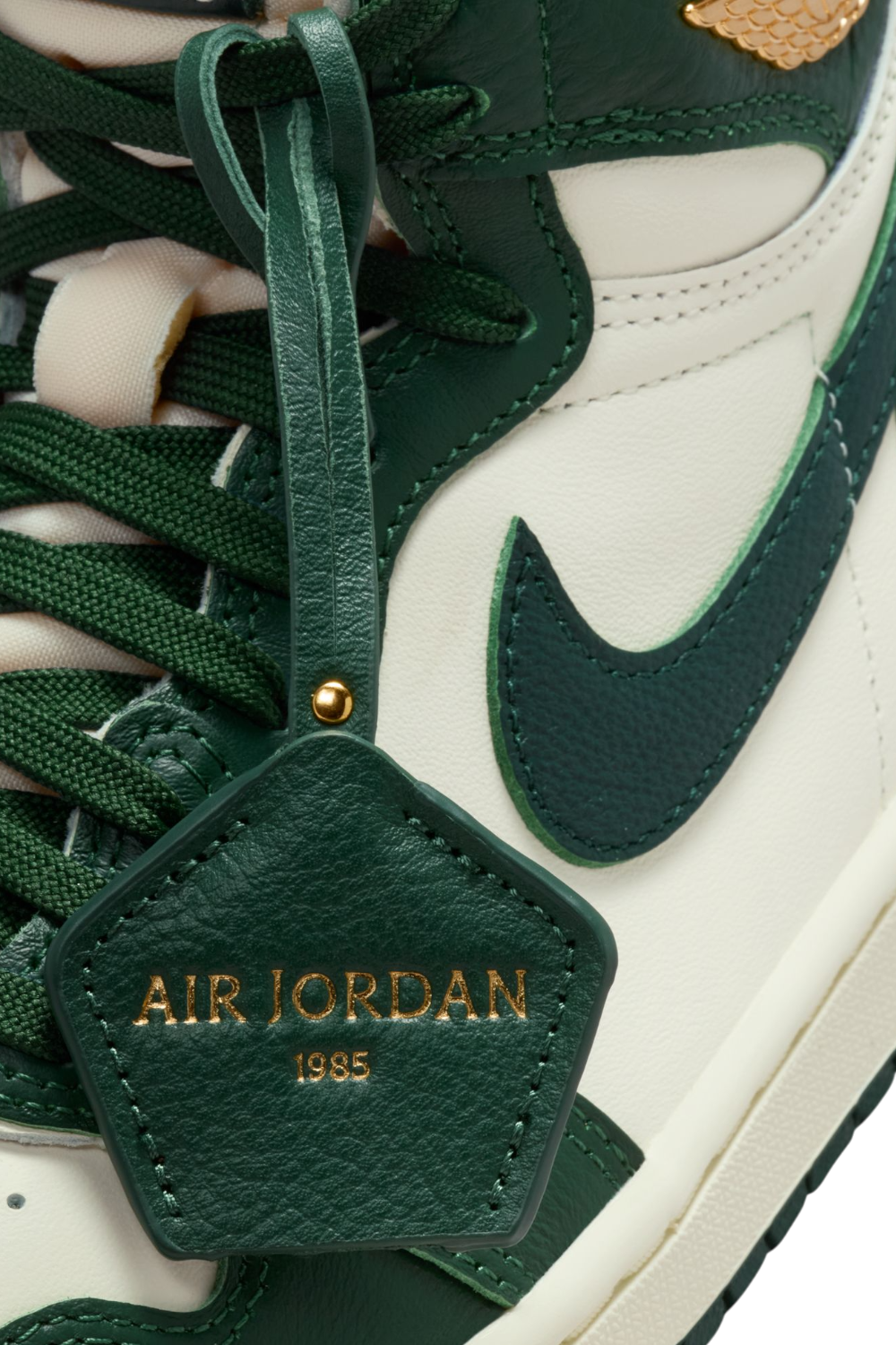 תמונת פנים של נעלי סניקרס אייר ג'ורדן 1 רטרו