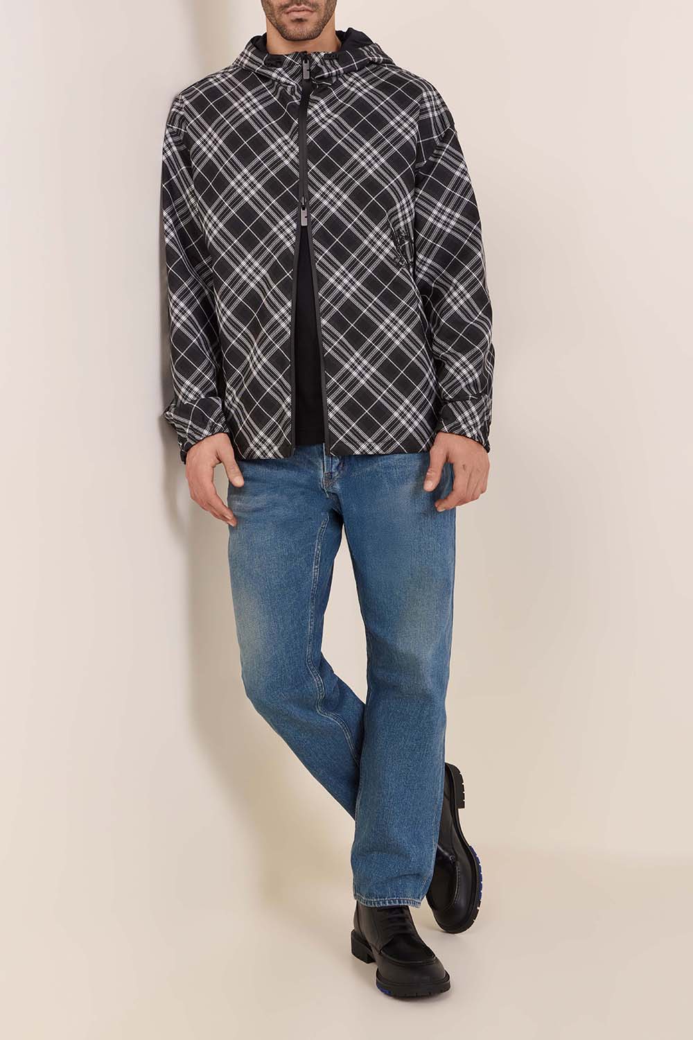 תמונת דוגמן קידמית של מגפוני קומבט