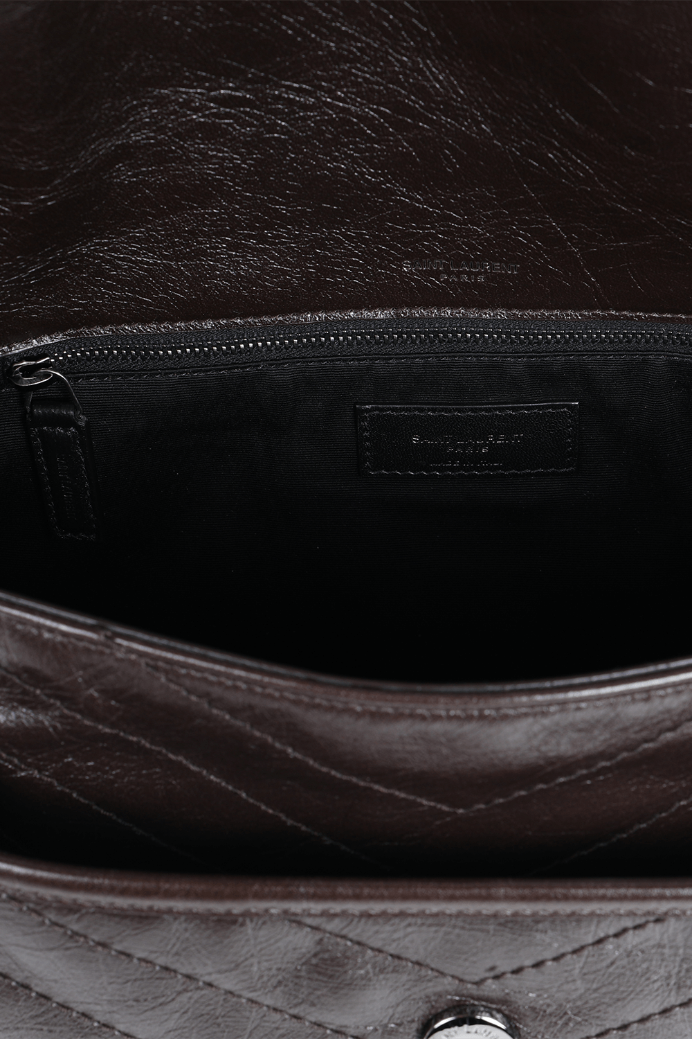 תמונת פנים של תיק ניקי בגודל מדיום מעור בגוון חום