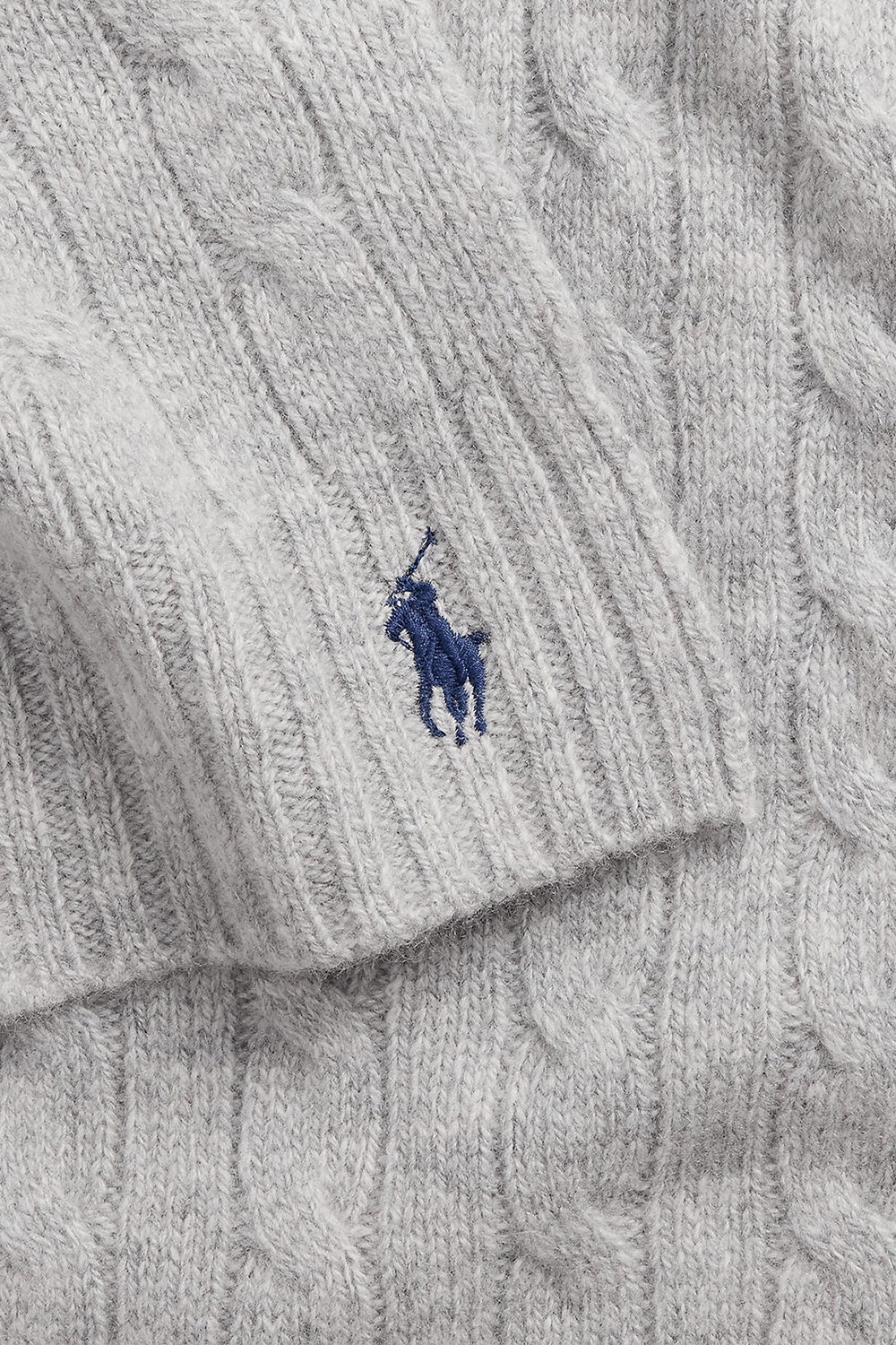 תמונת תקריב של צעיף מצמר וקשמיר