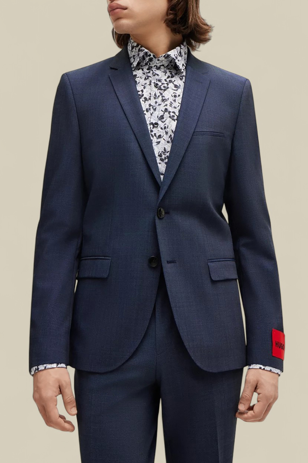 תמונת דוגמן קידמית של בלייזר מחויט